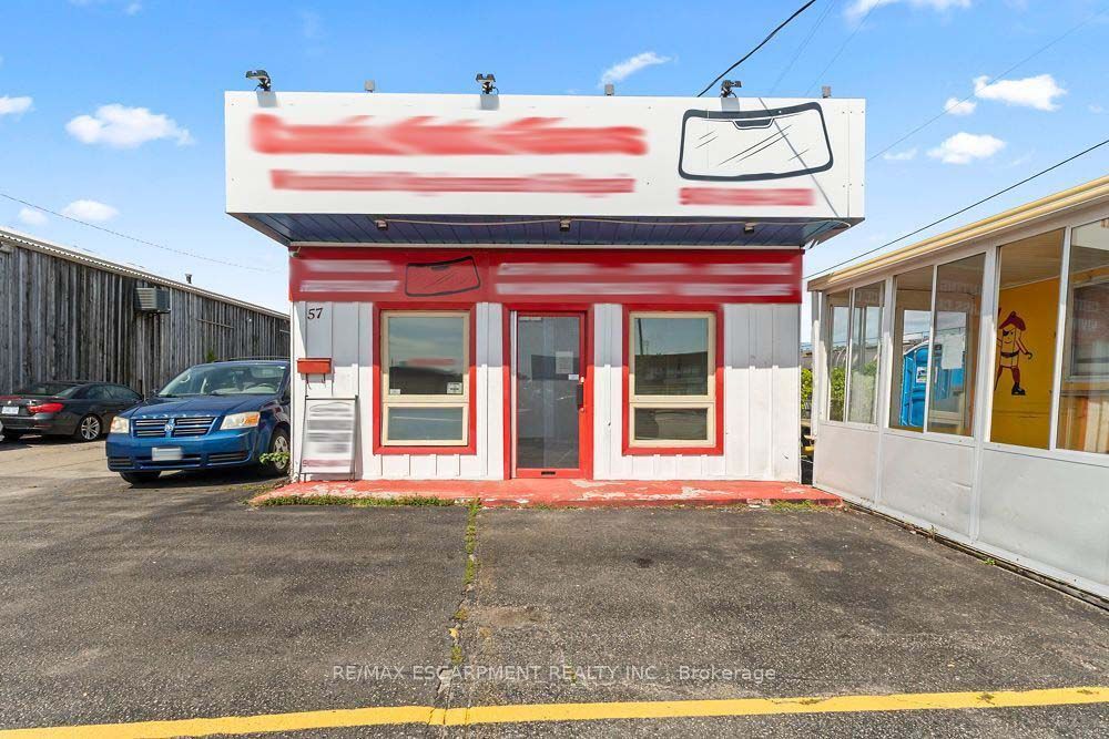 57 Steeles Avenue E Property Photo 8