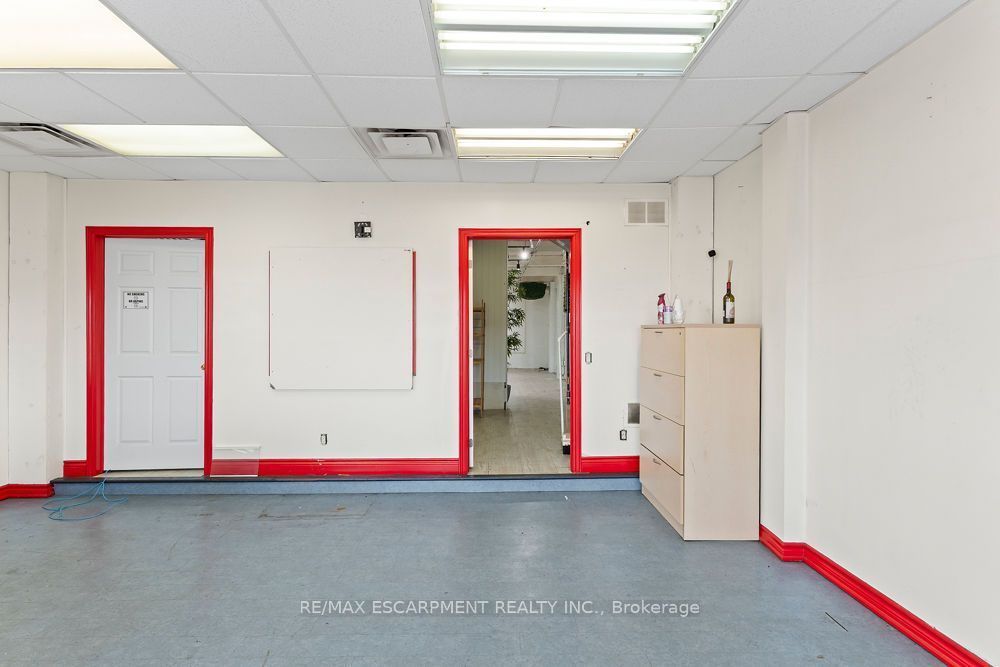 57 Steeles Avenue E Property Photo 11
