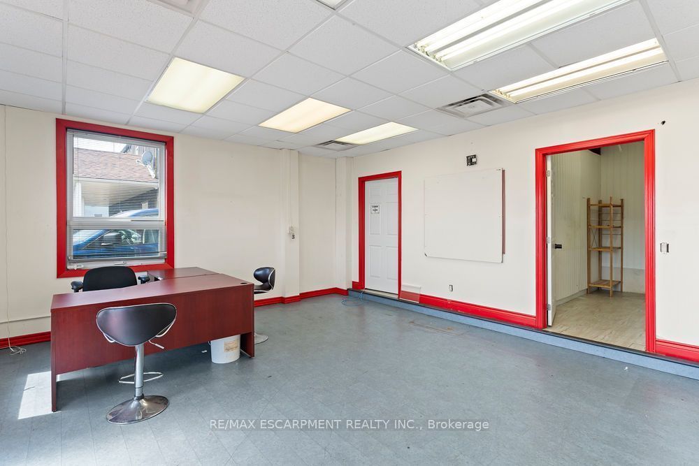 57 Steeles Avenue E Property Photo 12