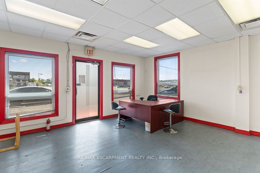 57 Steeles Avenue E Property Photo 13