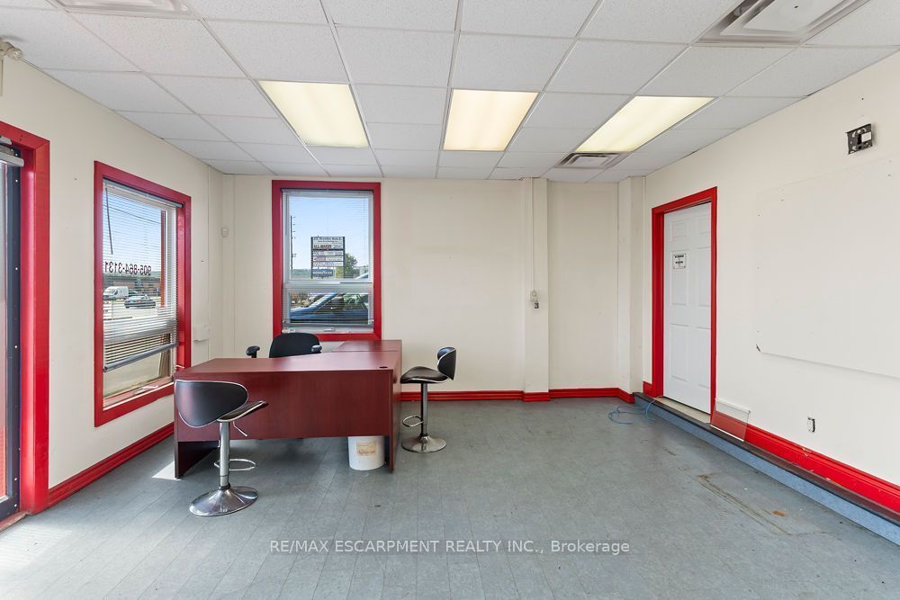 57 Steeles Avenue E Property Photo 14