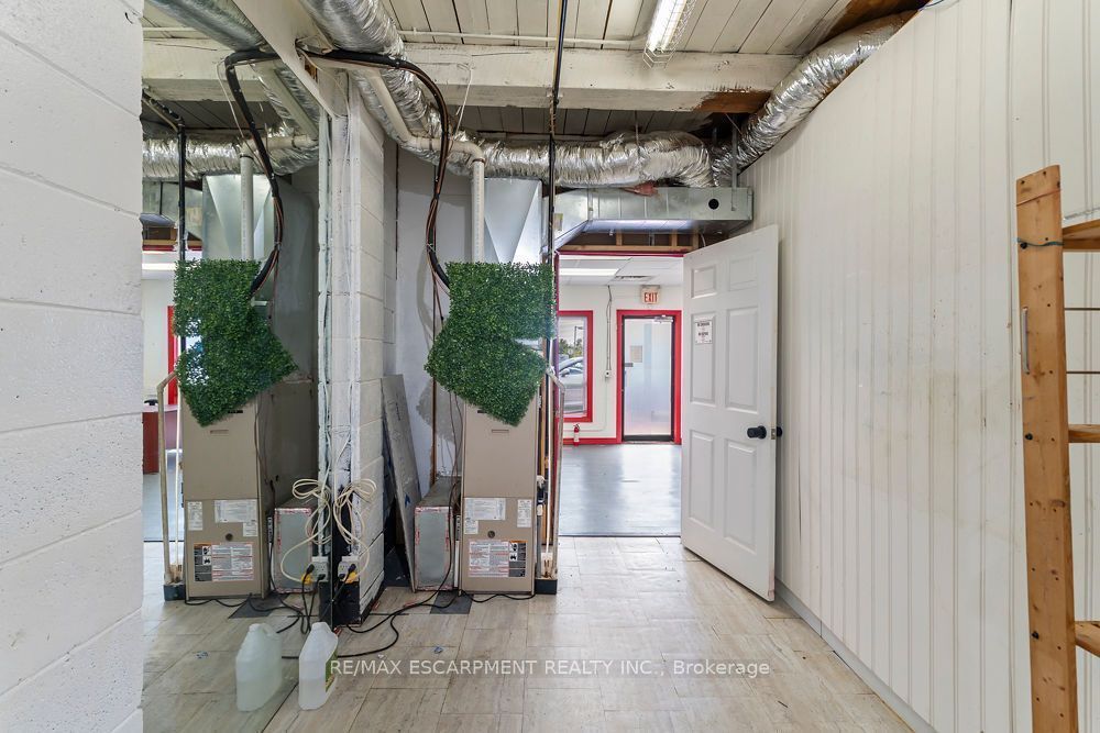 57 Steeles Avenue E Property Photo 15