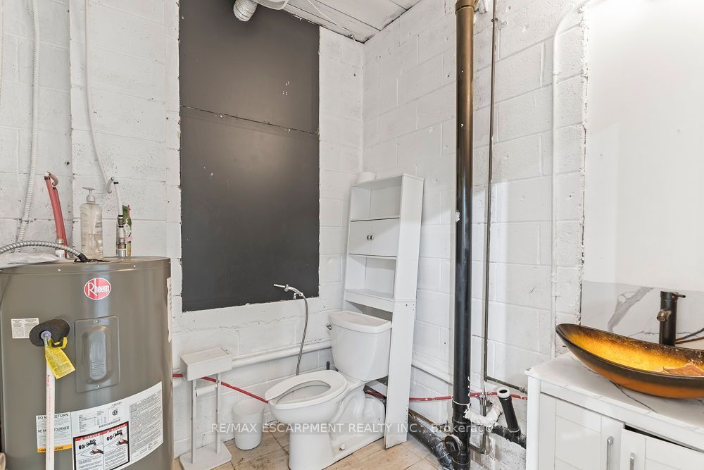 57 Steeles Avenue E Property Photo 21