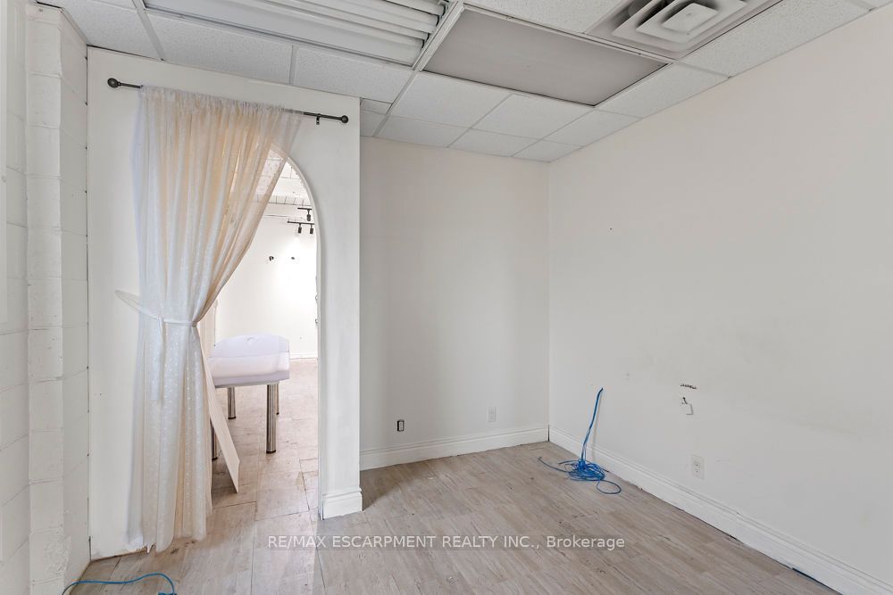 57 Steeles Avenue E Property Photo 24