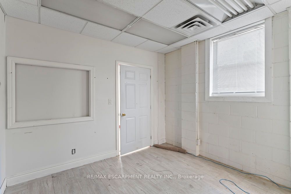 57 Steeles Avenue E Property Photo 25