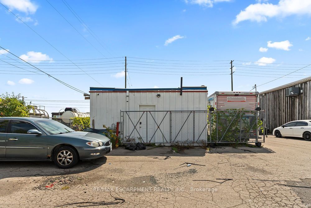 57 Steeles Avenue E Property Photo 30
