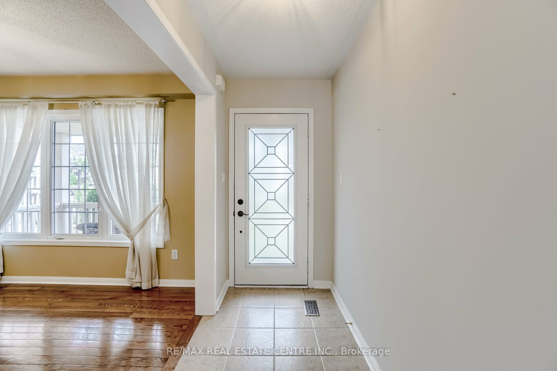 2298 Grand Oak Trail Property Photo 4
