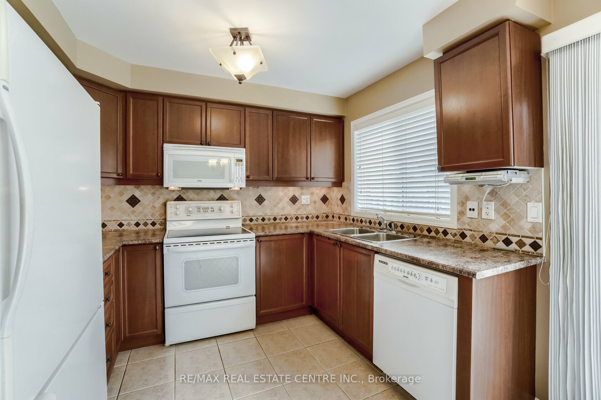 2298 Grand Oak Trail Property Photo 7