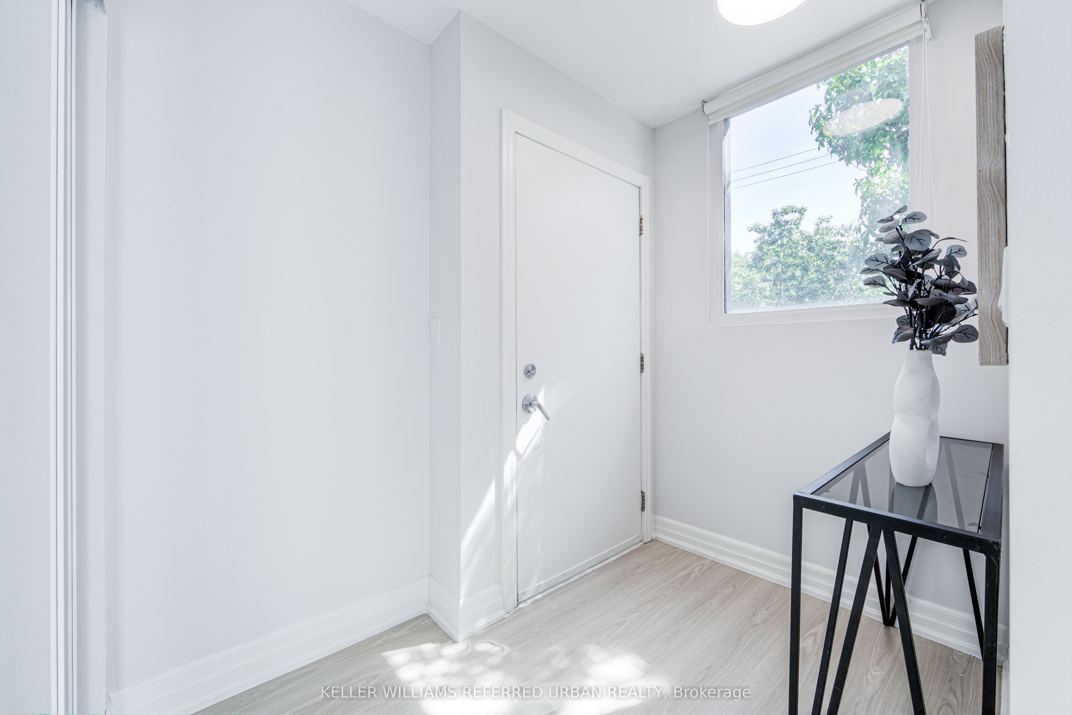 370 Wallace Avenue 802 Property Photo 1