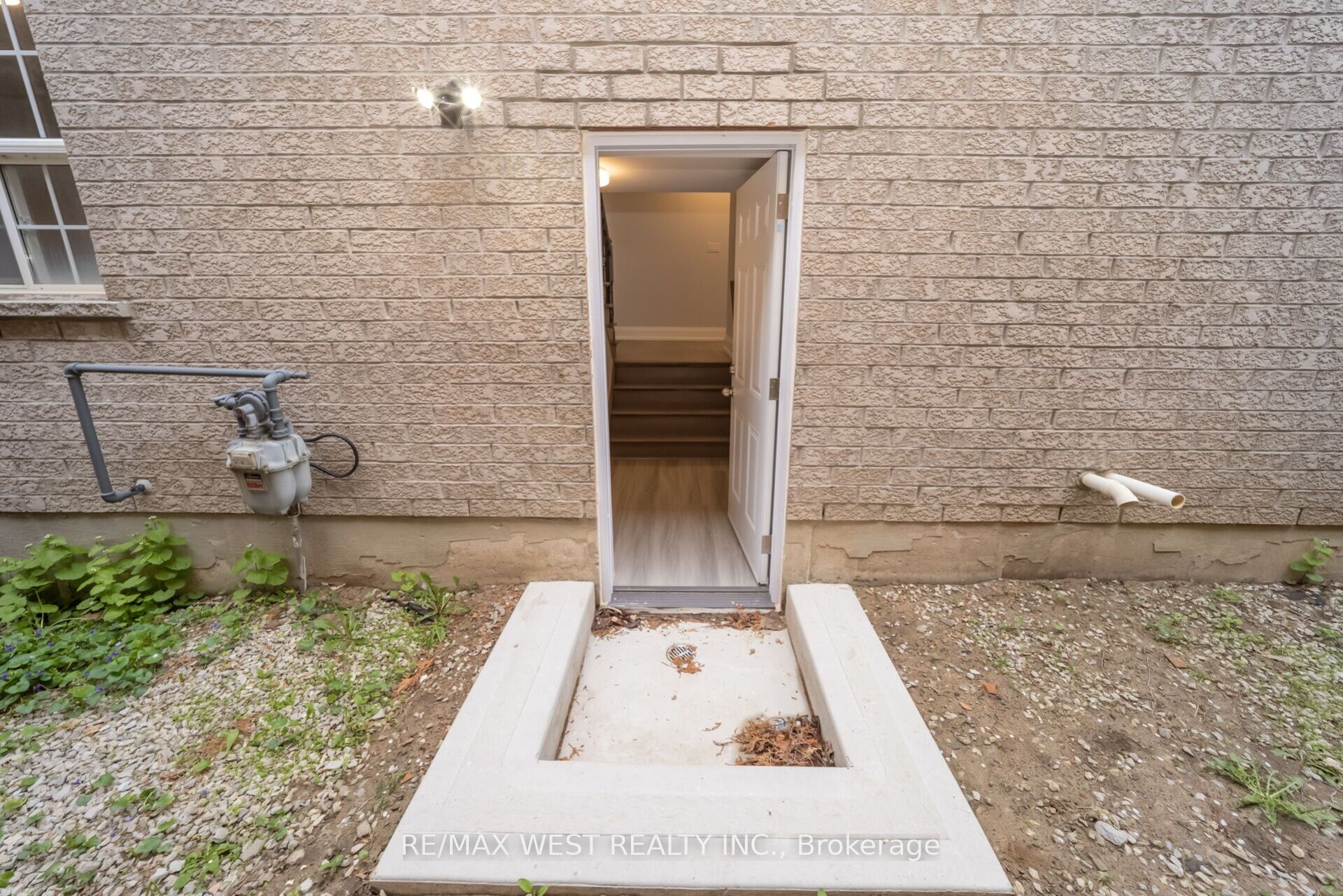 5843 Rainspring Drive Property Photo 44