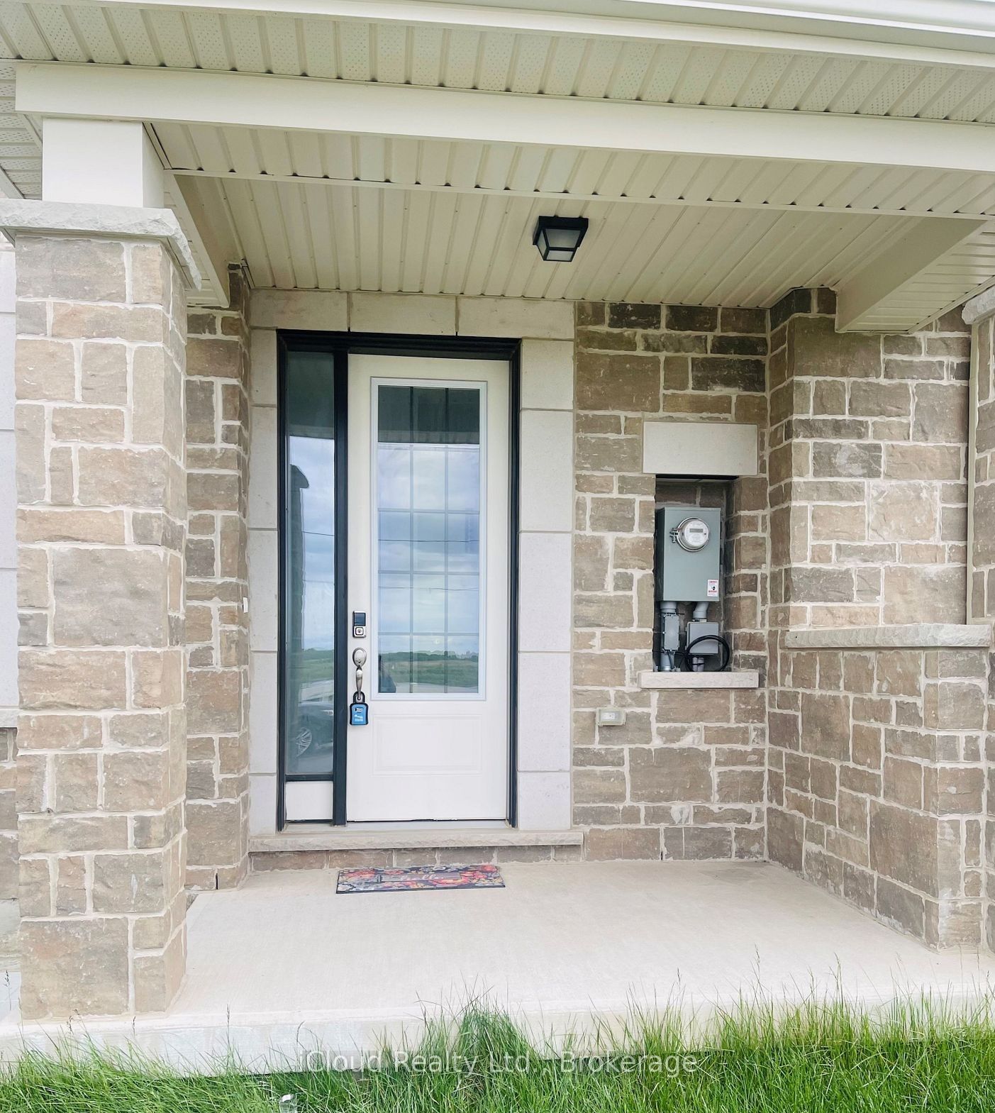 1853 Thames Circle Property Photo 4