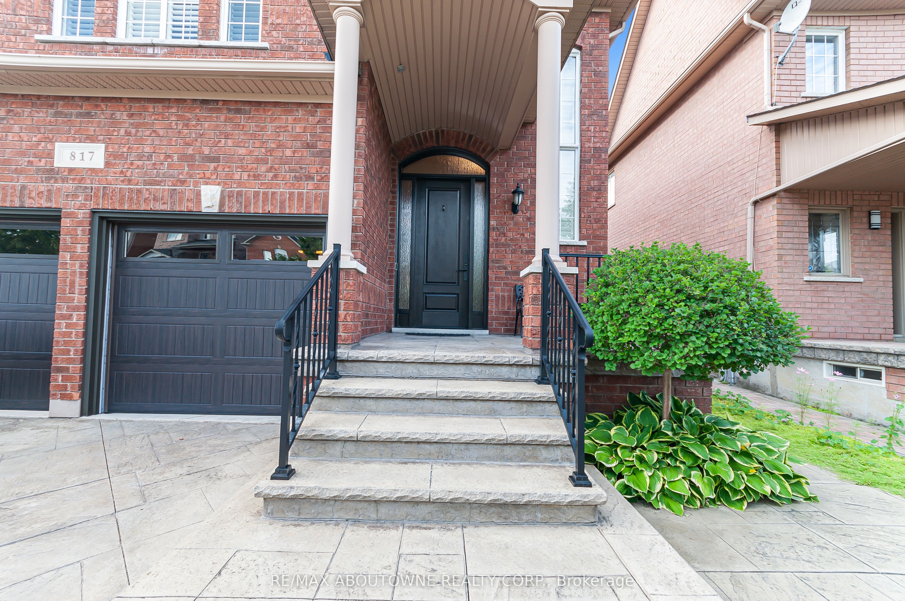 817 Brass Winds Place Property Photo 2