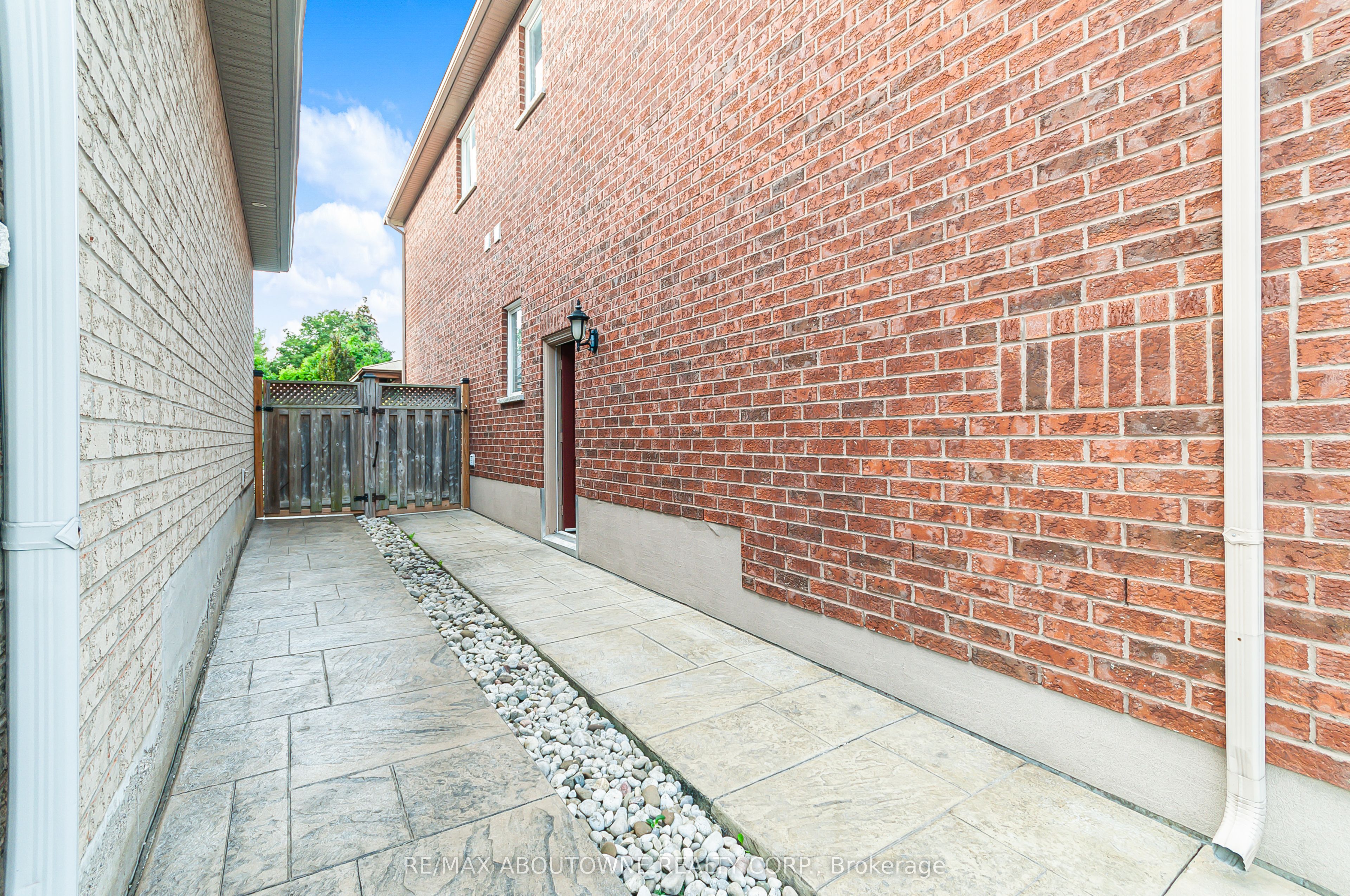 817 Brass Winds Place Property Photo 37