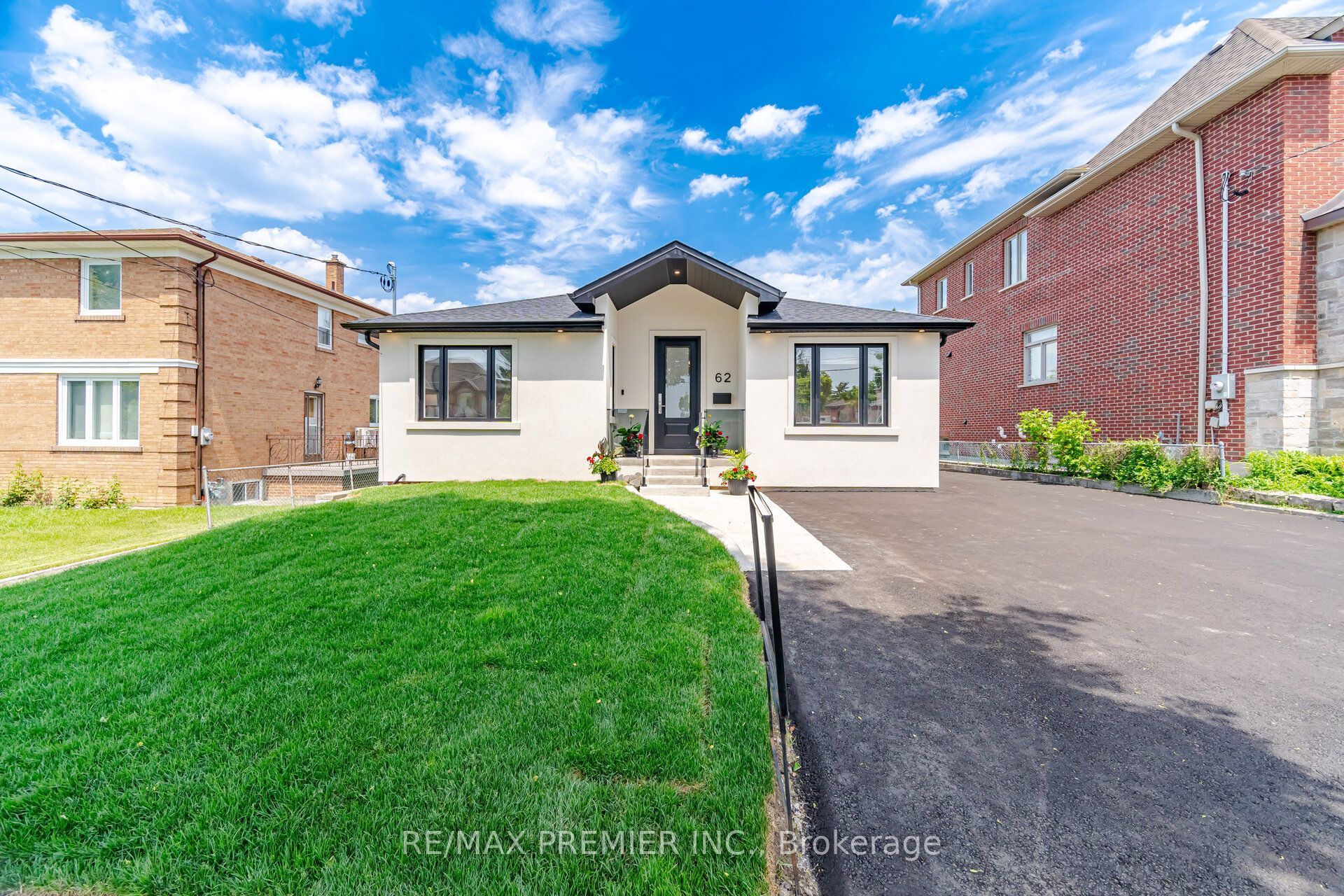 62 Flamborough Drive Main Property Photo 3