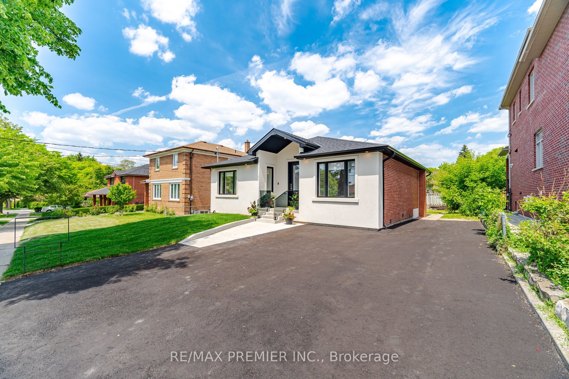 62 Flamborough Drive Main Property Photo 4