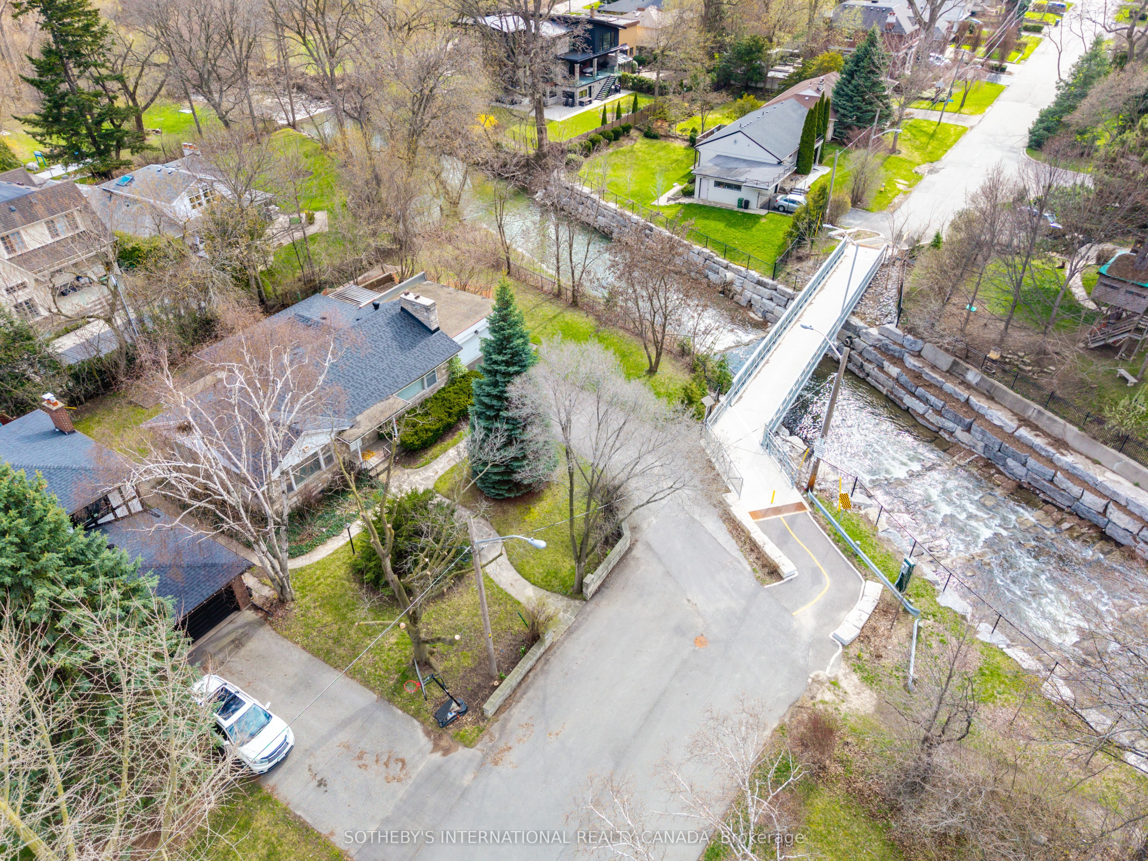 55 Van Dusen Boulevard Property Photo 6