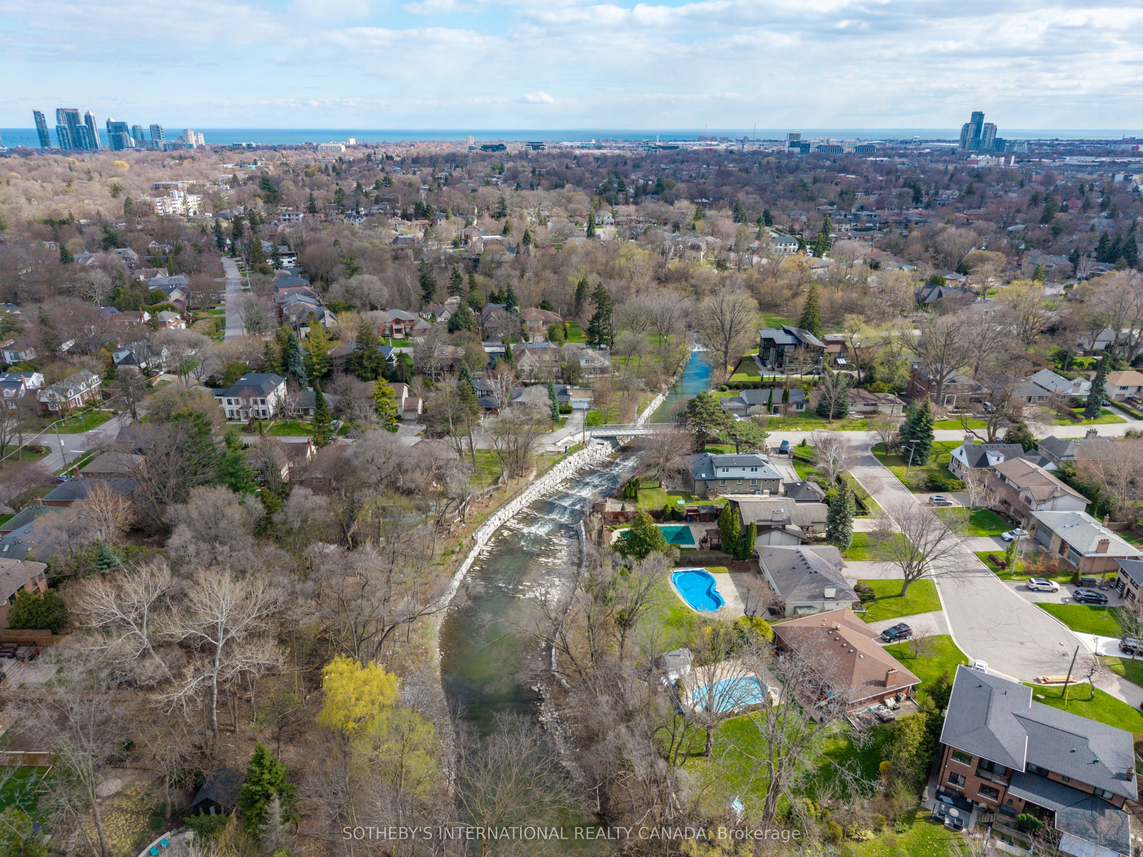 55 Van Dusen Boulevard Property Photo 9