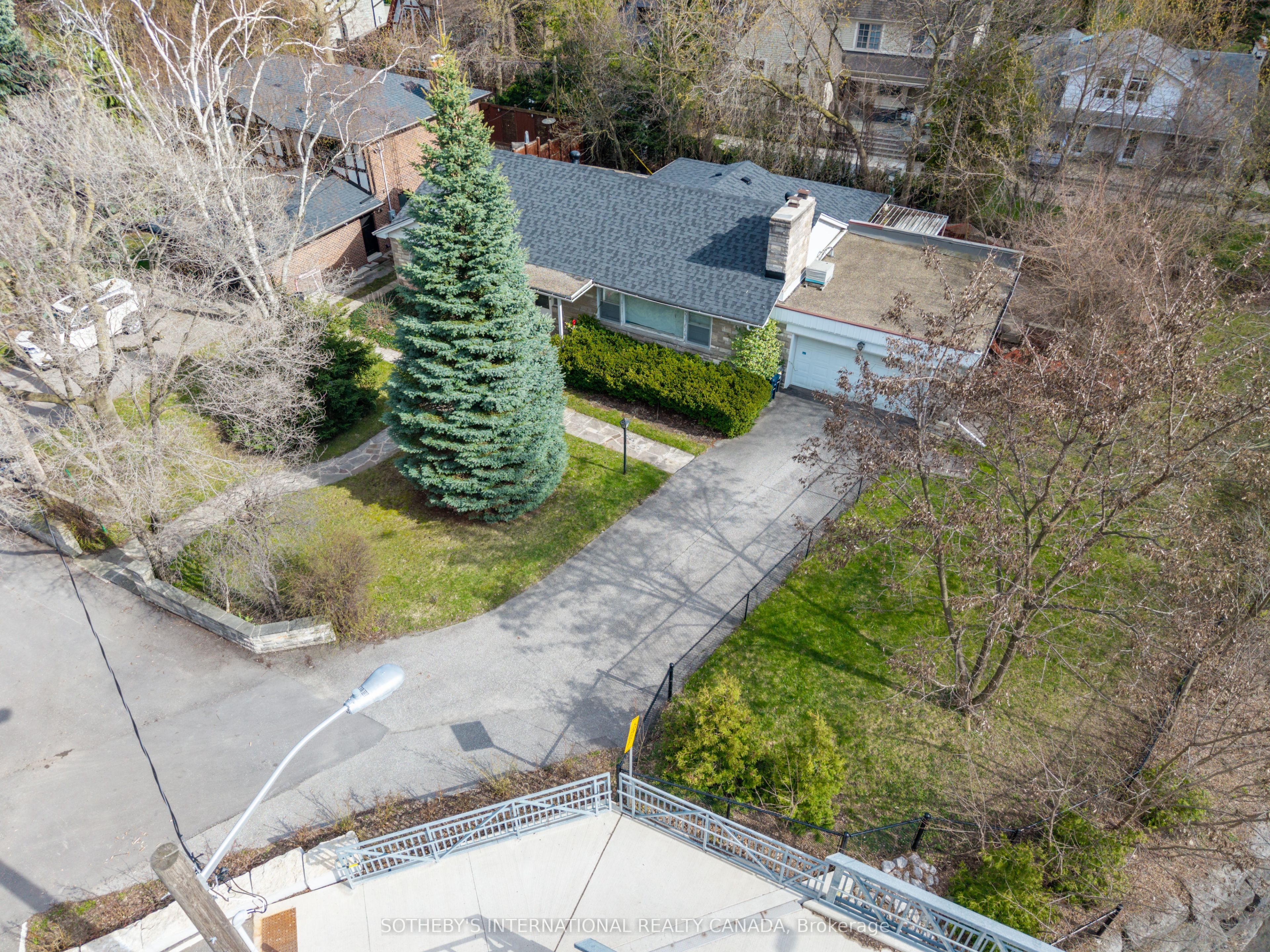 55 Van Dusen Boulevard Property Photo 11