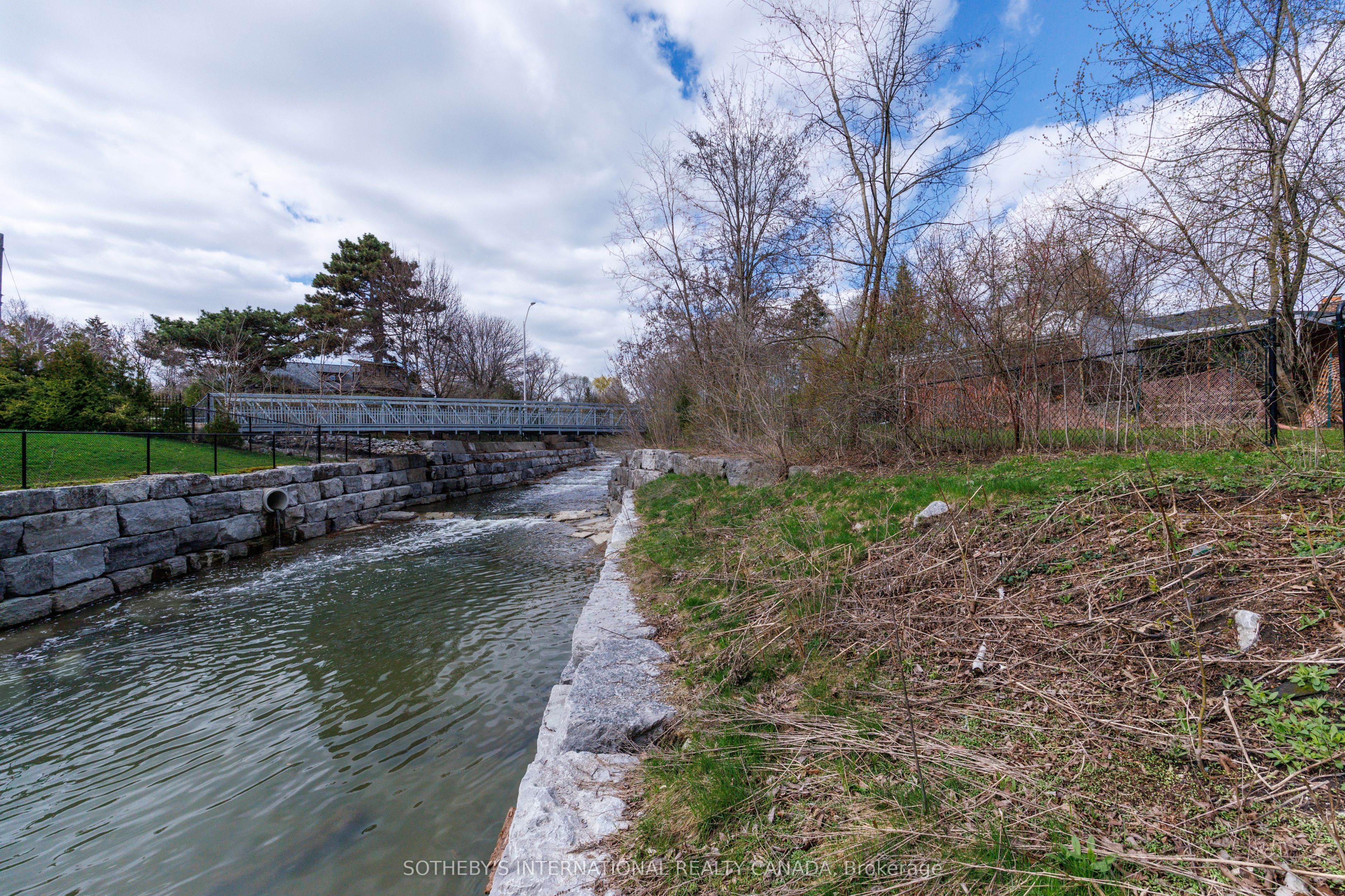 55 Van Dusen Boulevard Property Photo 15