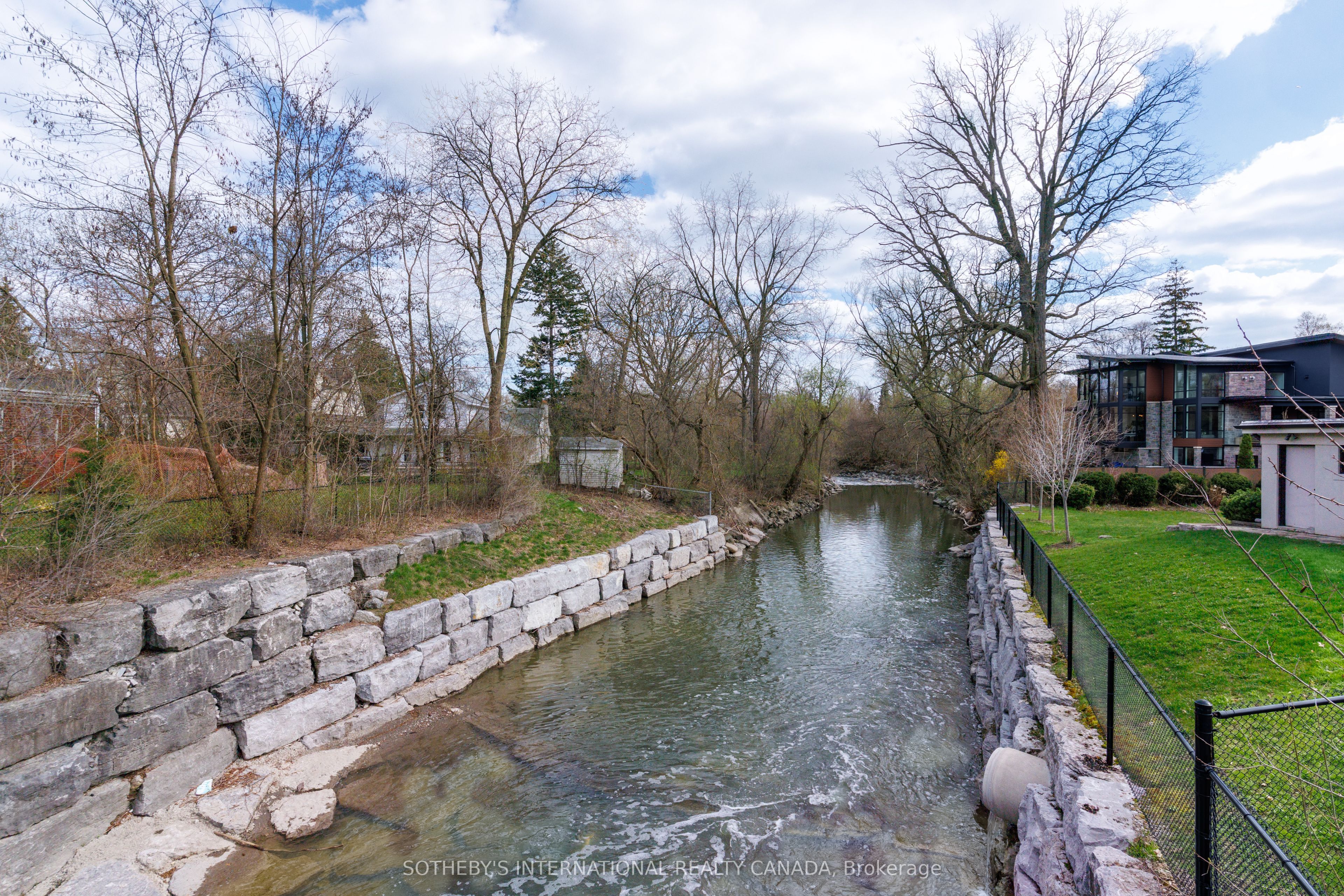 55 Van Dusen Boulevard Property Photo 16
