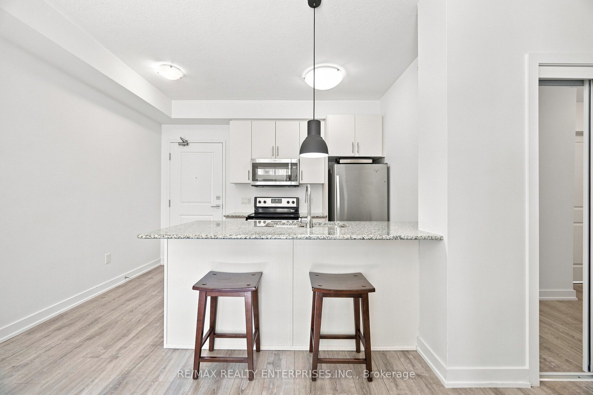 2486 Old Bronte Road 203 Property Photo 2