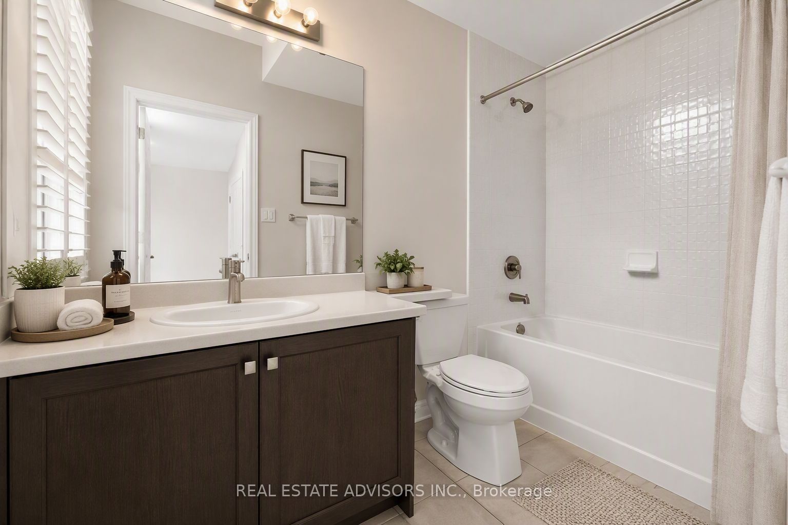 574 Queen Mary Drive Property Photo 10