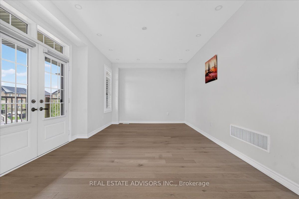 574 Queen Mary Drive Property Photo 12