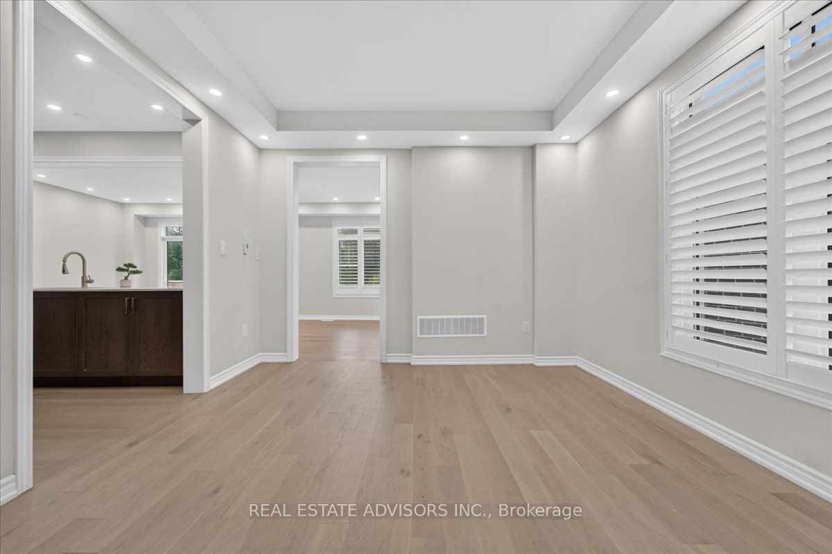 574 Queen Mary Drive Property Photo 15