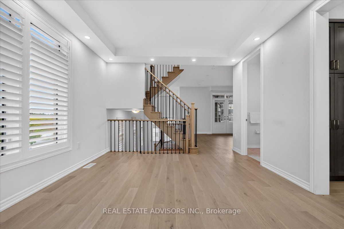574 Queen Mary Drive Property Photo 17