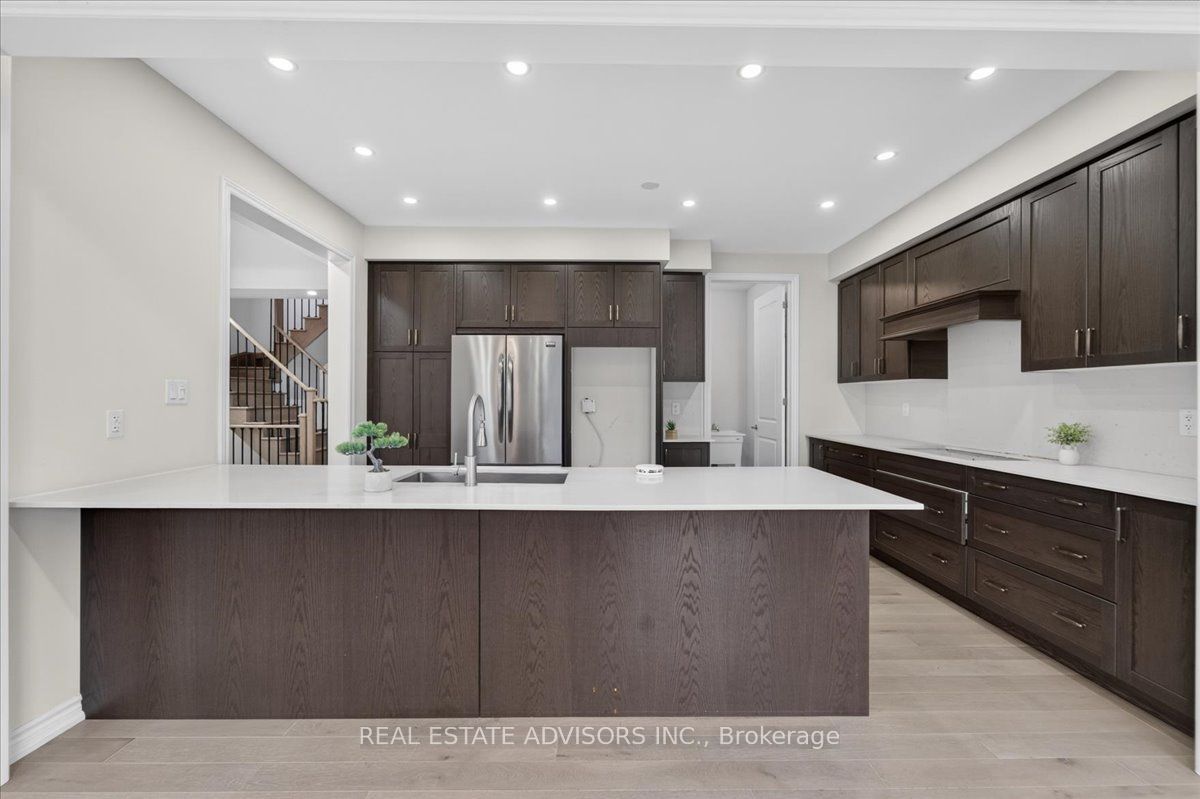 574 Queen Mary Drive Property Photo 18