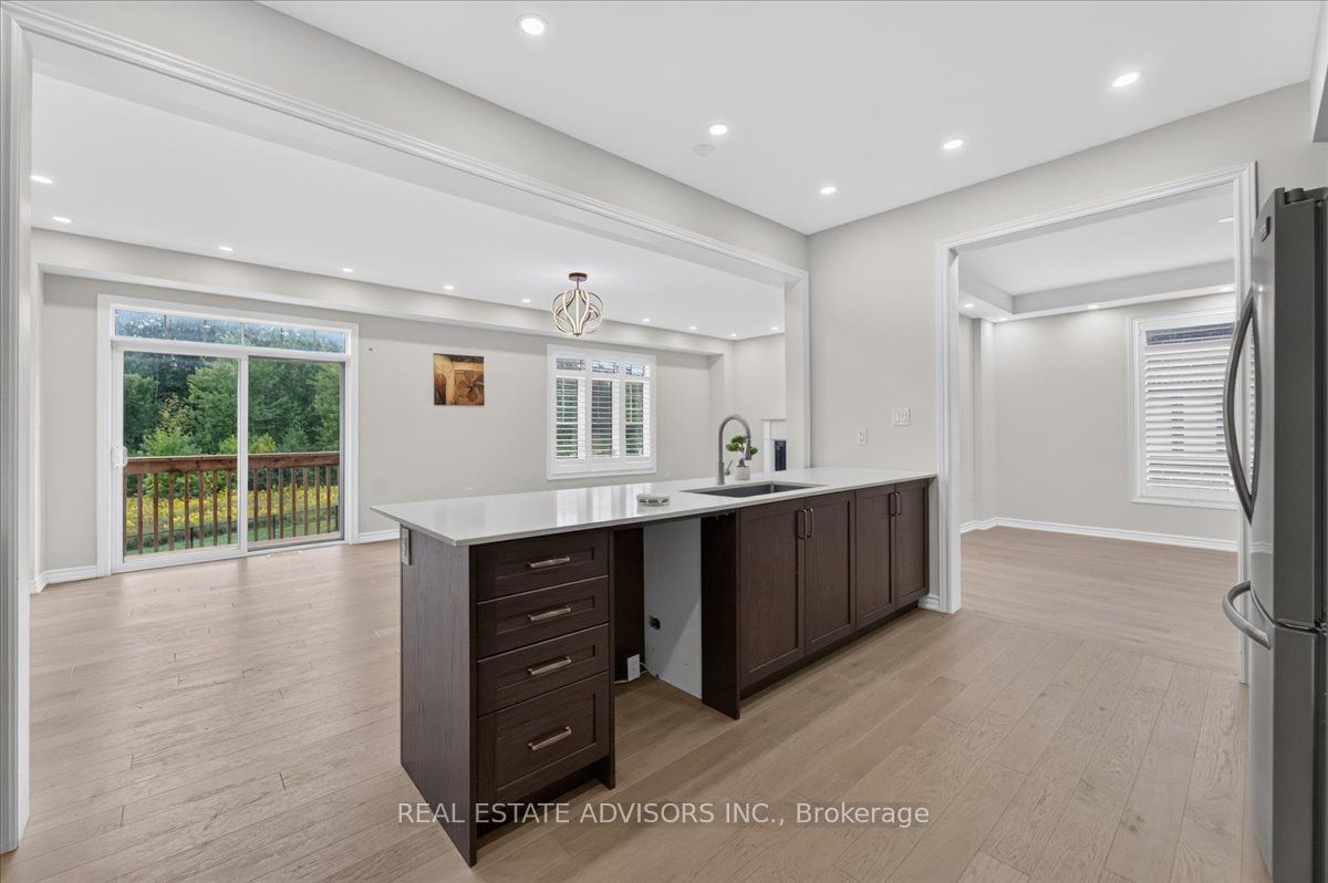 574 Queen Mary Drive Property Photo 20