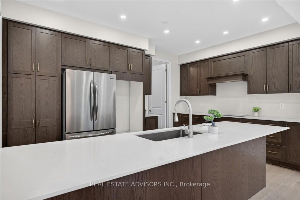 574 Queen Mary Drive Property Photo 21