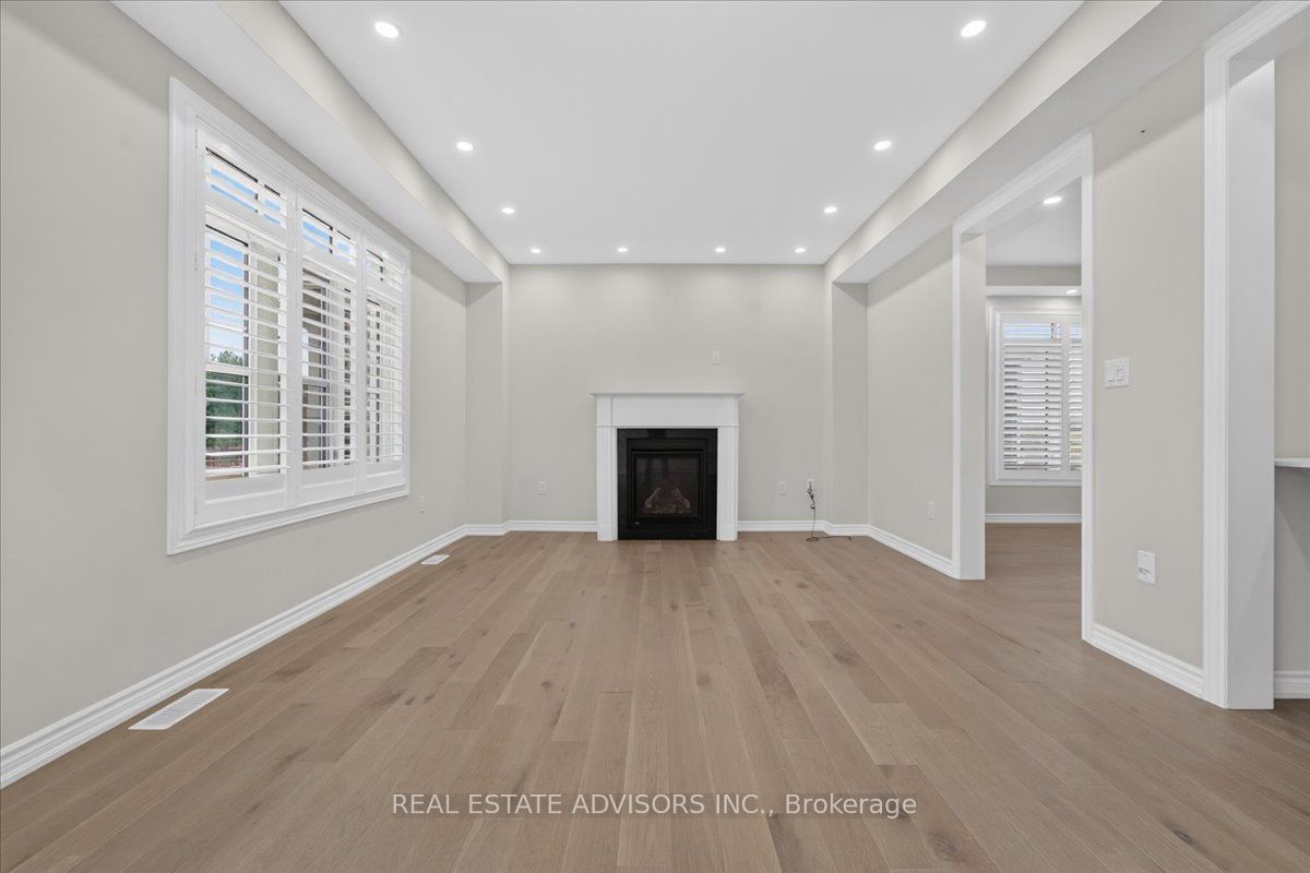 574 Queen Mary Drive Property Photo 22