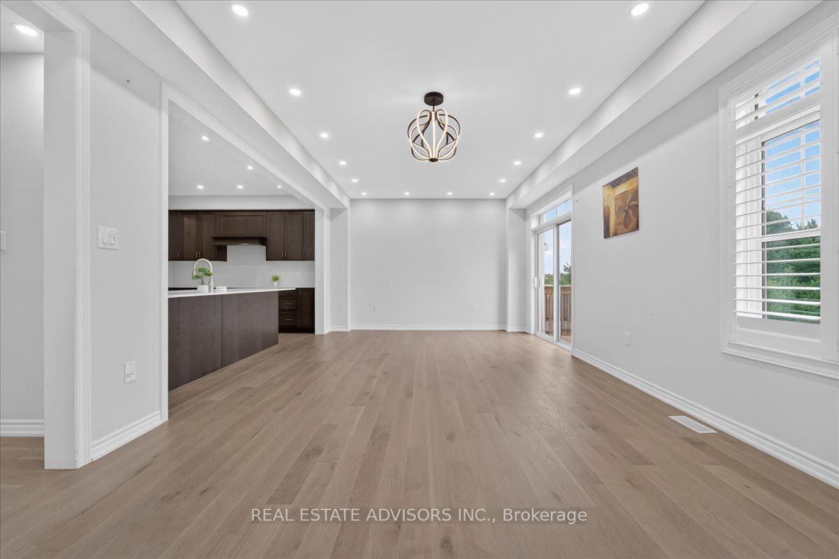 574 Queen Mary Drive Property Photo 23