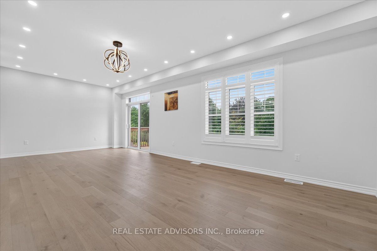 574 Queen Mary Drive Property Photo 24