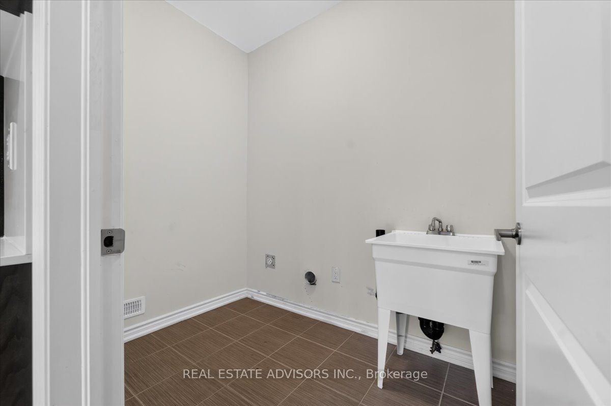 574 Queen Mary Drive Property Photo 26