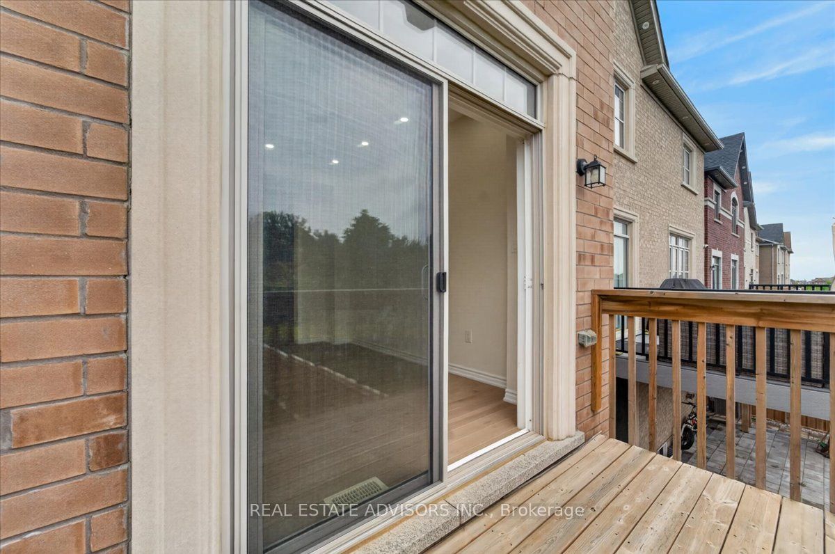 574 Queen Mary Drive Property Photo 27