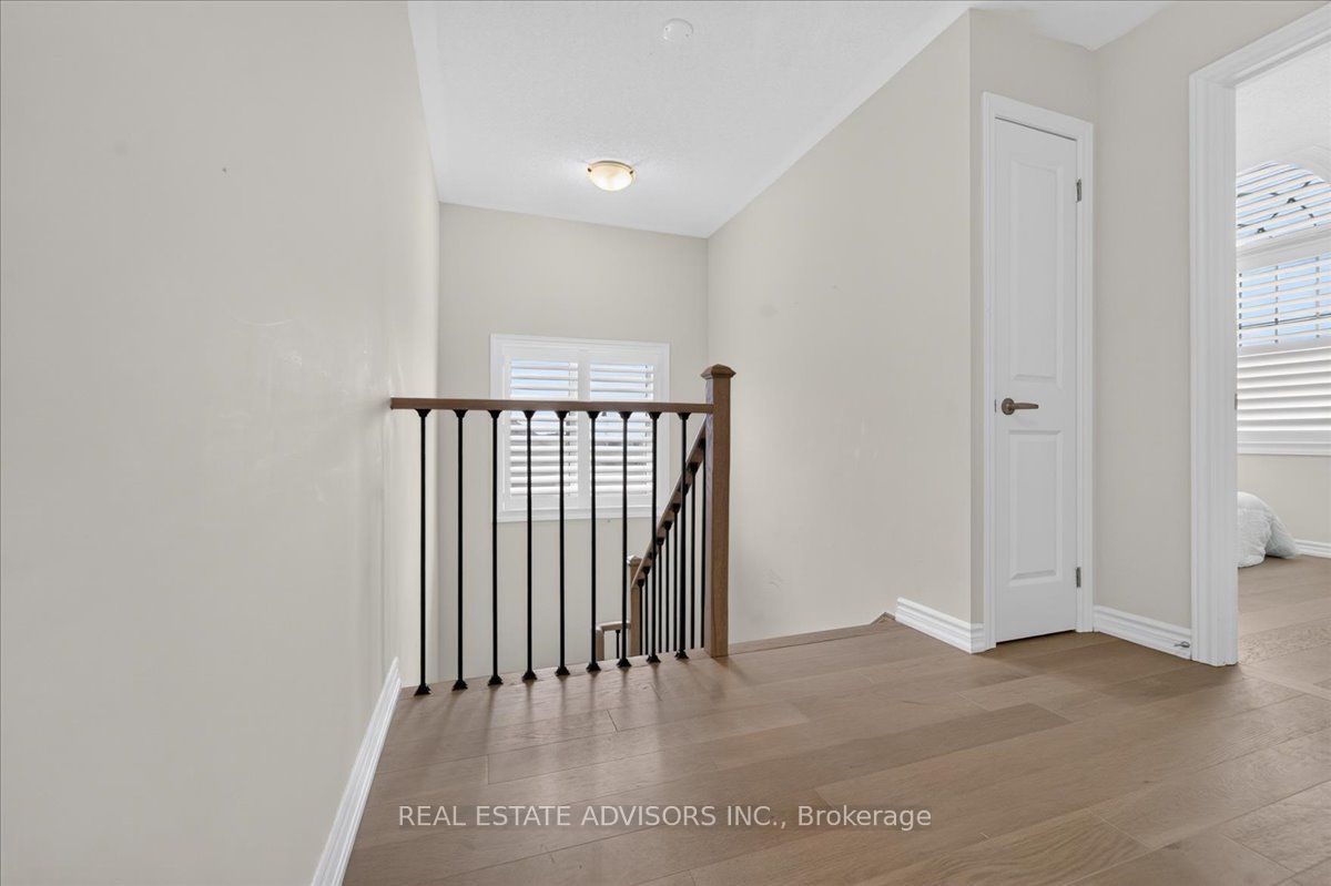574 Queen Mary Drive Property Photo 30