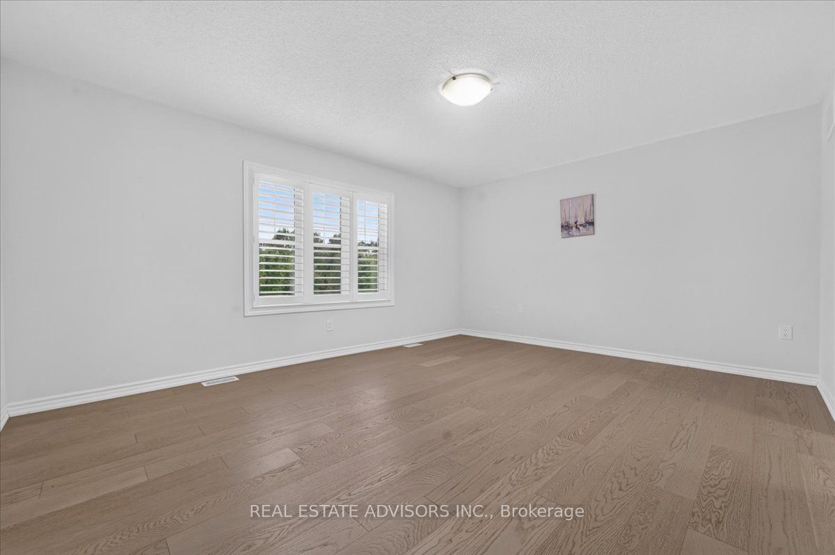 574 Queen Mary Drive Property Photo 31