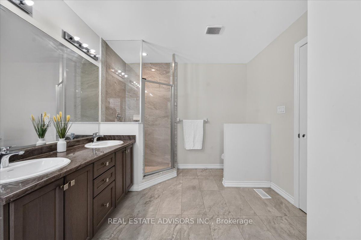 574 Queen Mary Drive Property Photo 35