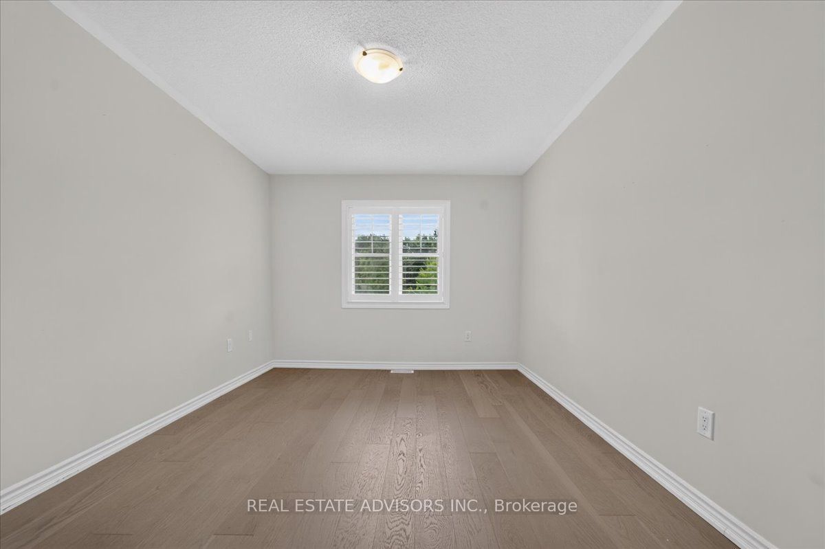 574 Queen Mary Drive Property Photo 36