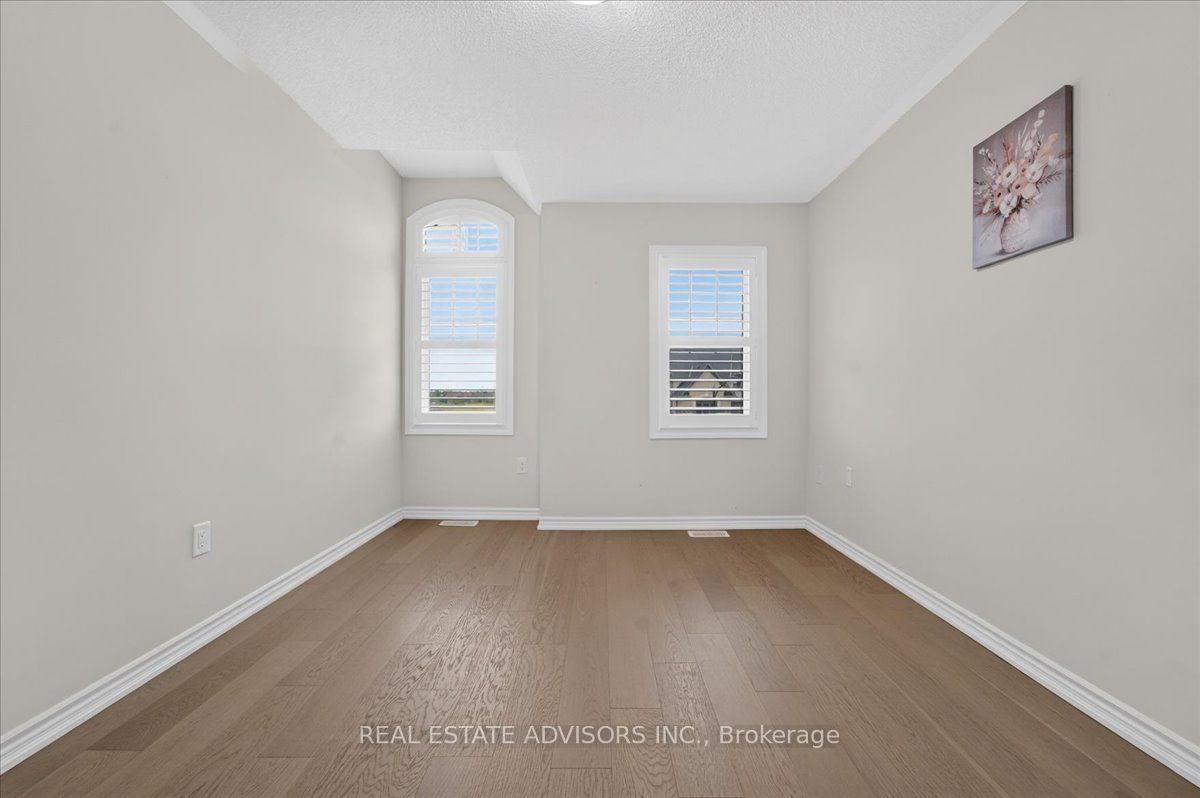 574 Queen Mary Drive Property Photo 38