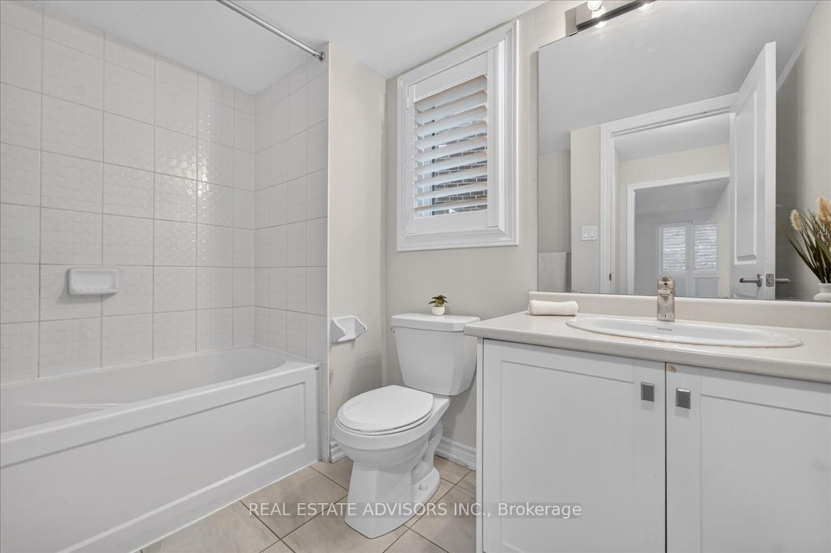 574 Queen Mary Drive Property Photo 45