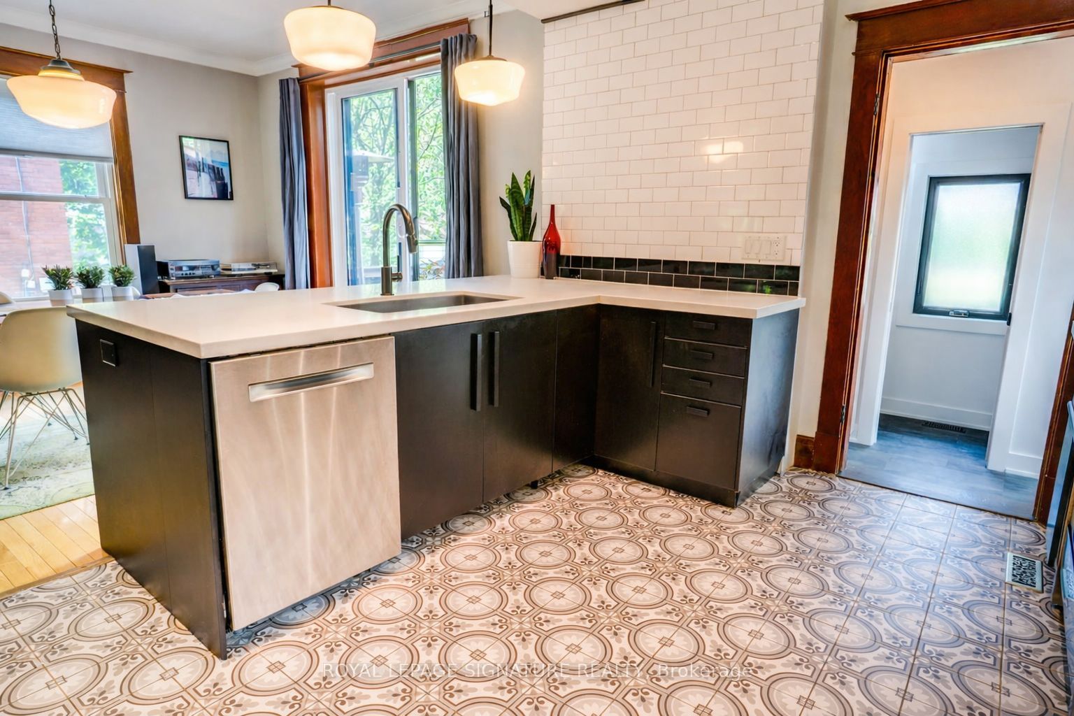 50 Rosedale Avenue W Property Photo 12