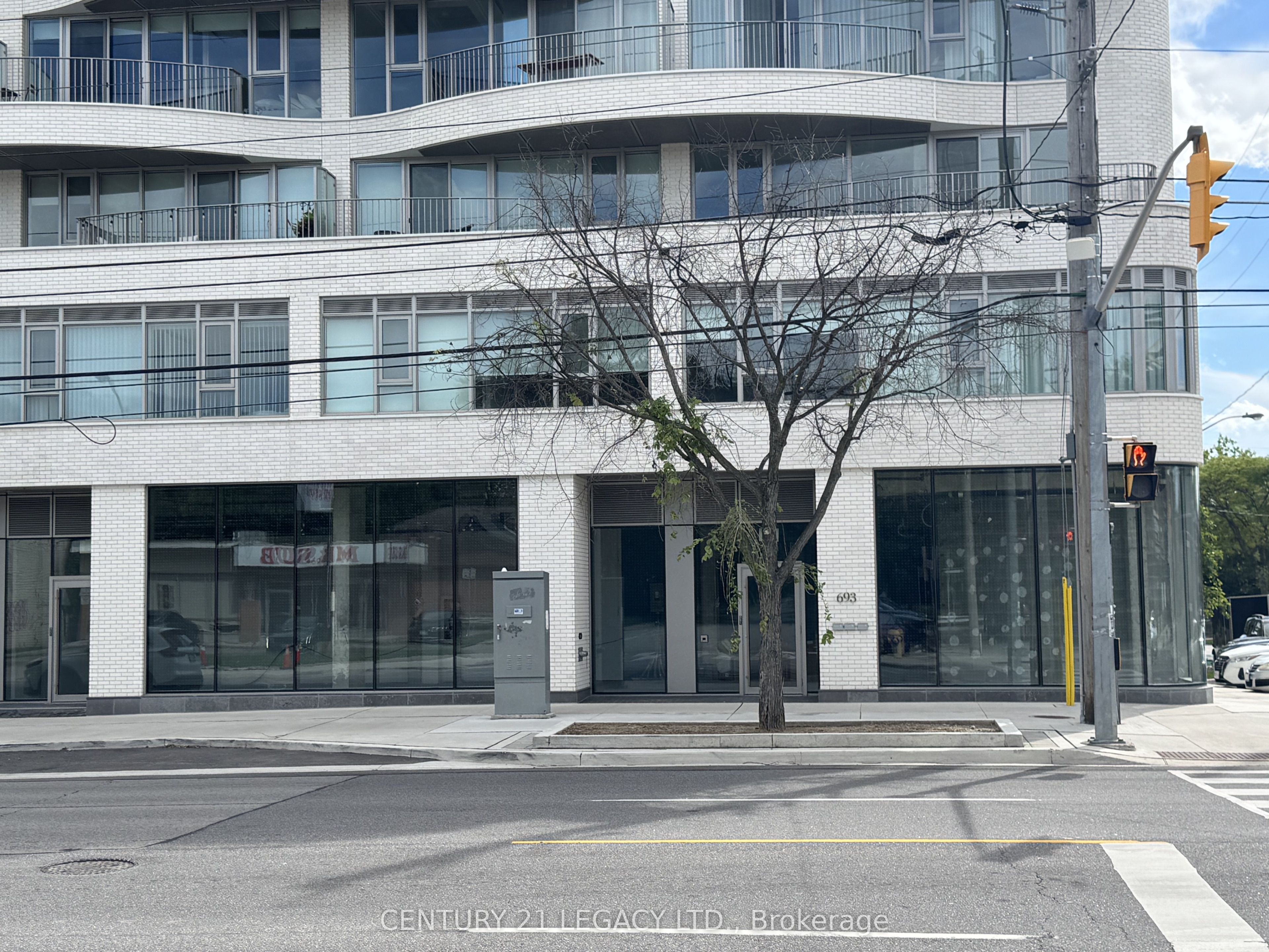 693 The Queensway Property Photo 3