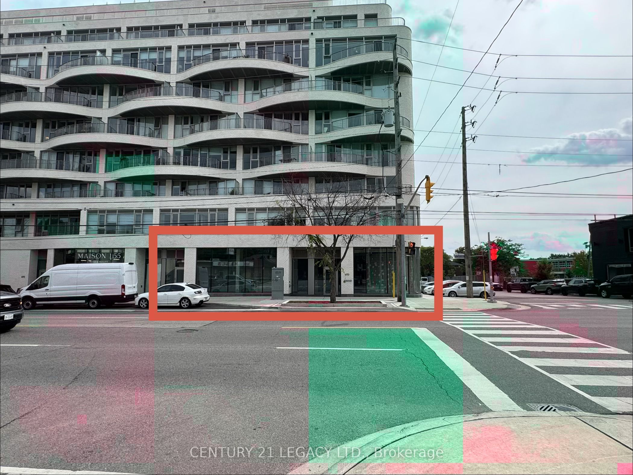 693 The Queensway Property Photo 4
