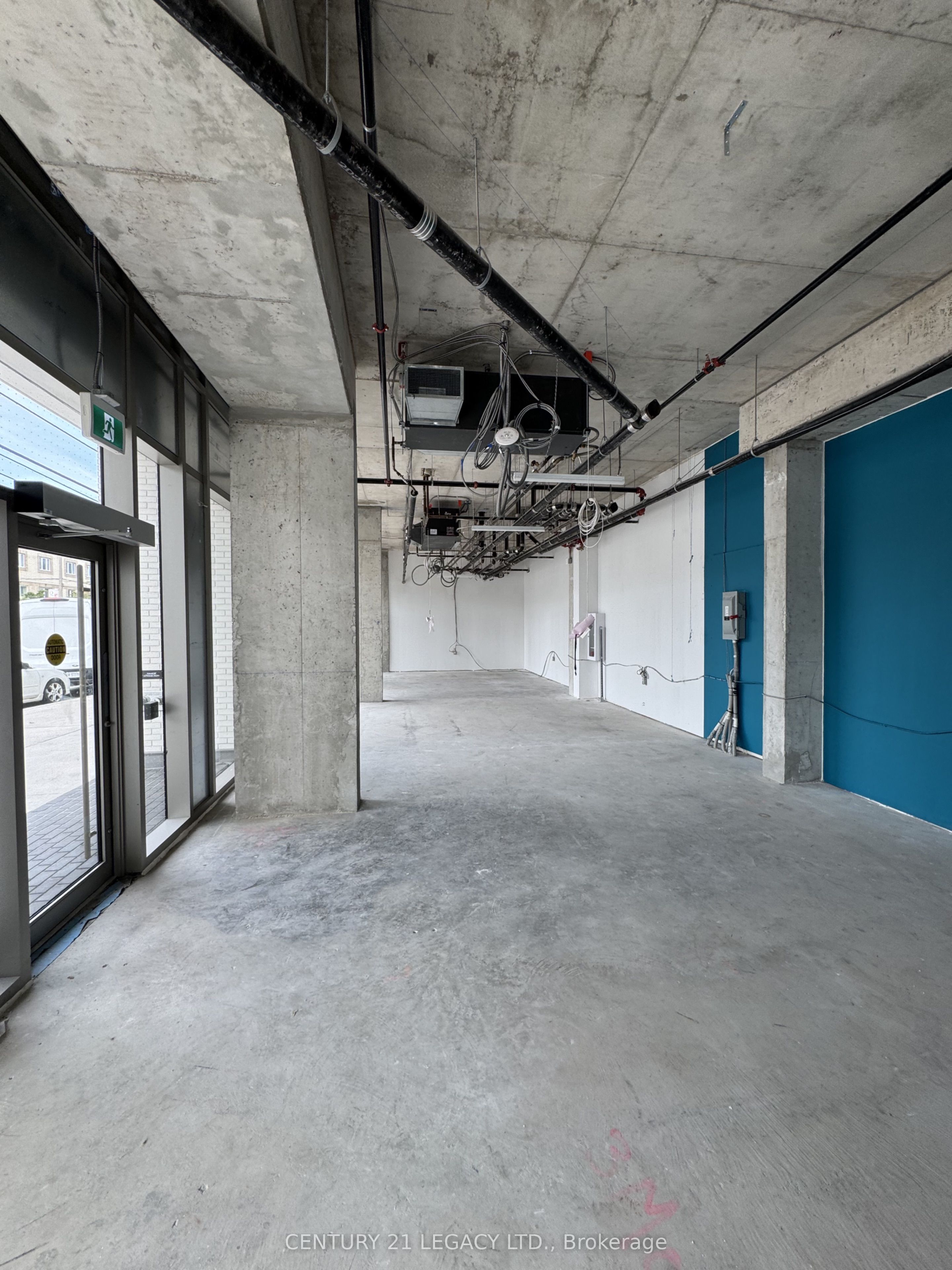 693 The Queensway Property Photo 12