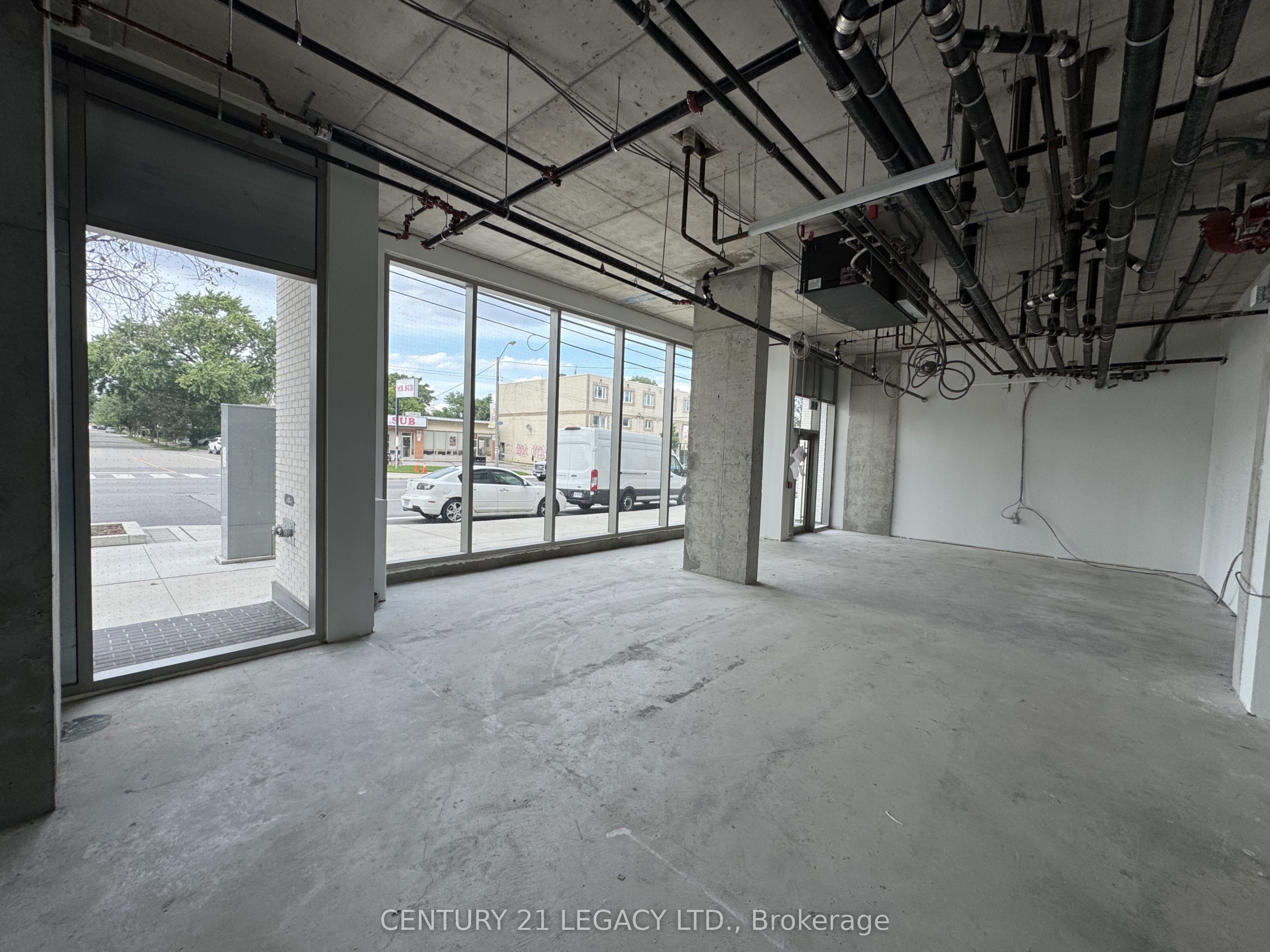 693 The Queensway Property Photo 14