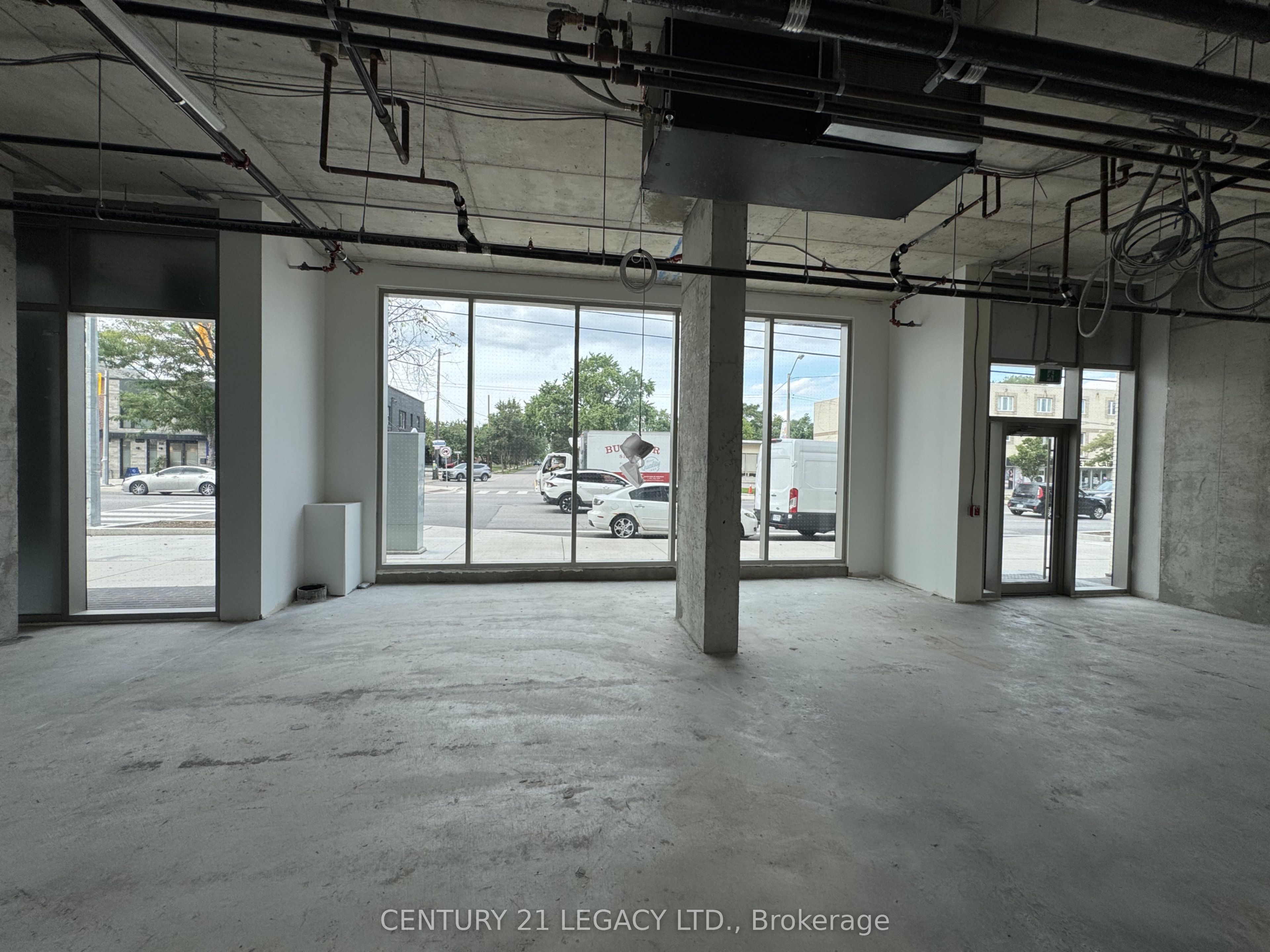 693 The Queensway Property Photo 15