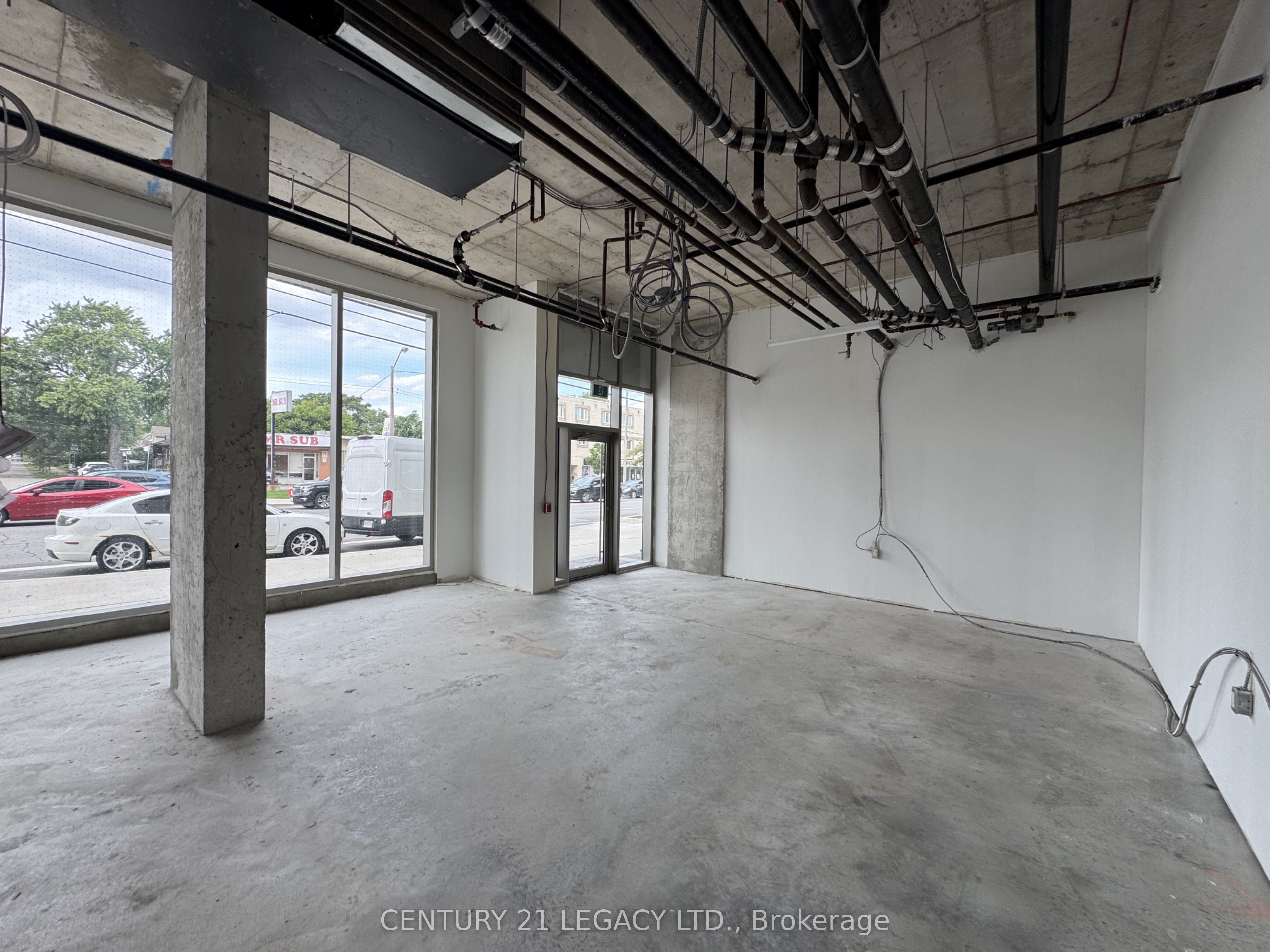 693 The Queensway Property Photo 16